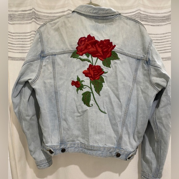 Aritzia TNA embroidered rose denim oversized jacket in size small - Picture 4 of 7